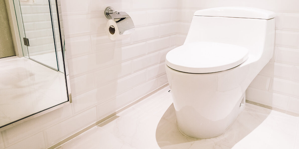 can a loose toilet cause a leak